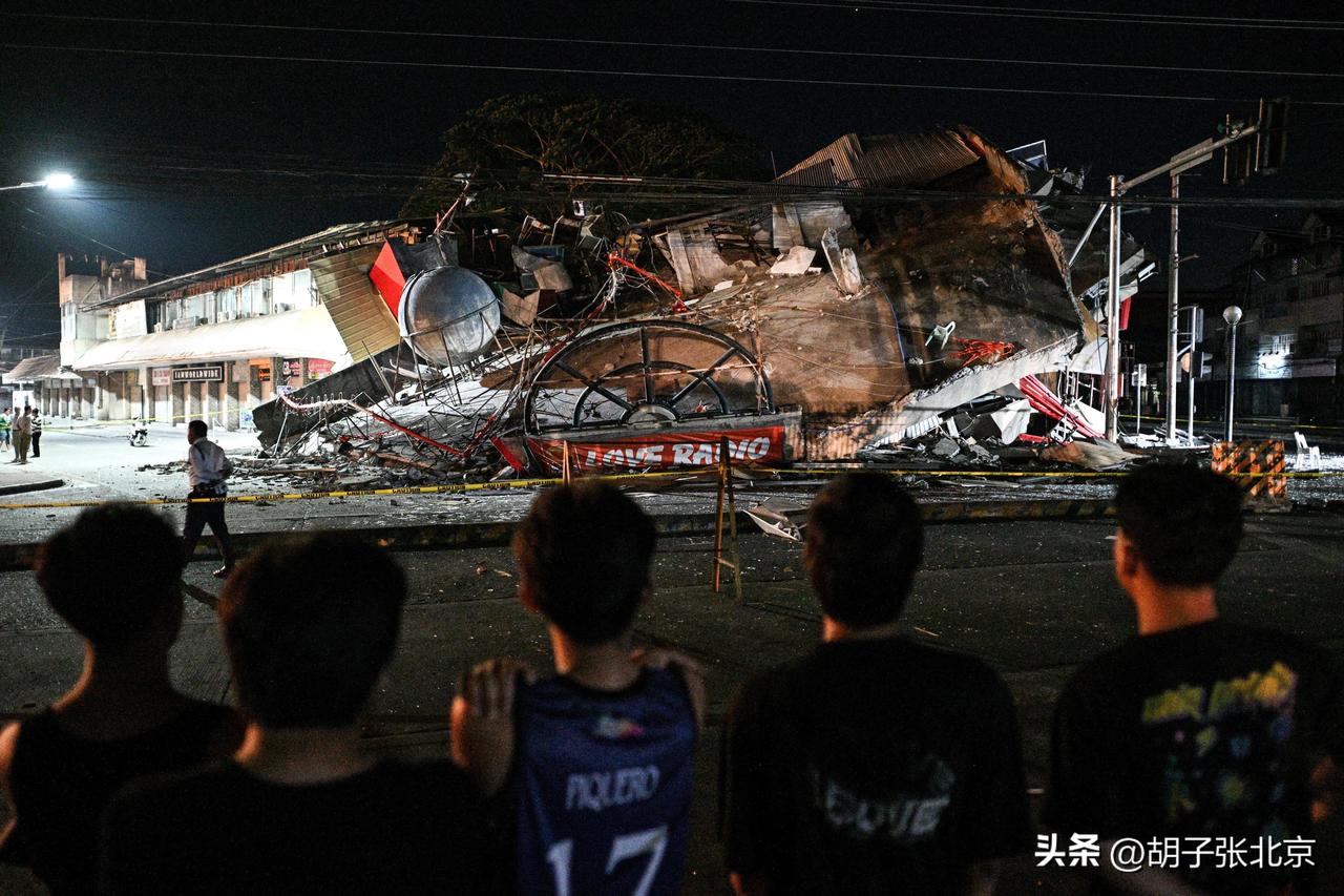 震中就在棉兰老岛桑托斯将军城以南的近海区域。在这座城里，有九个人没能熬过那个早晨