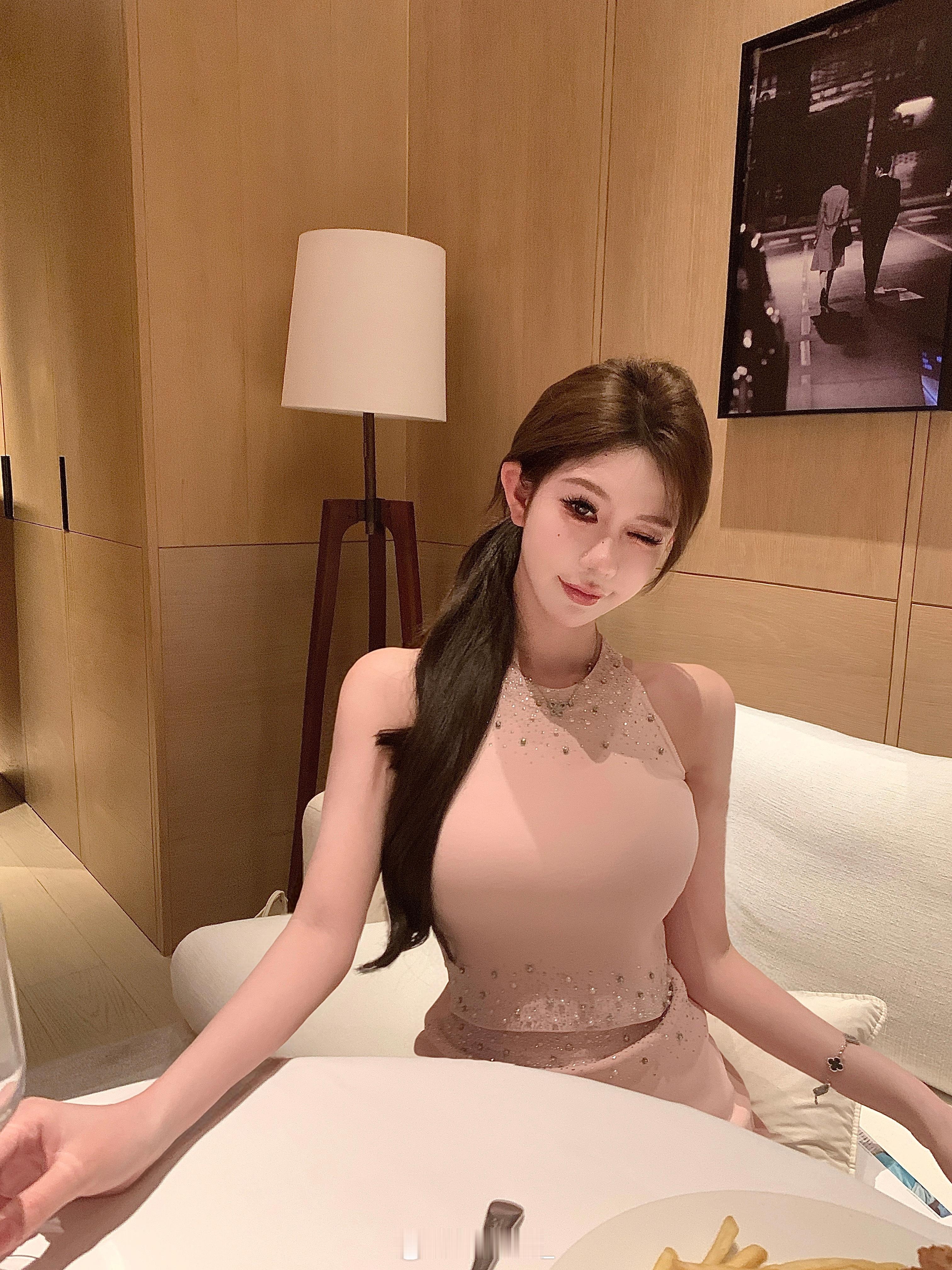 能不出门就不出门 不然就要变成黑皮啦[馋嘴]  ​​​