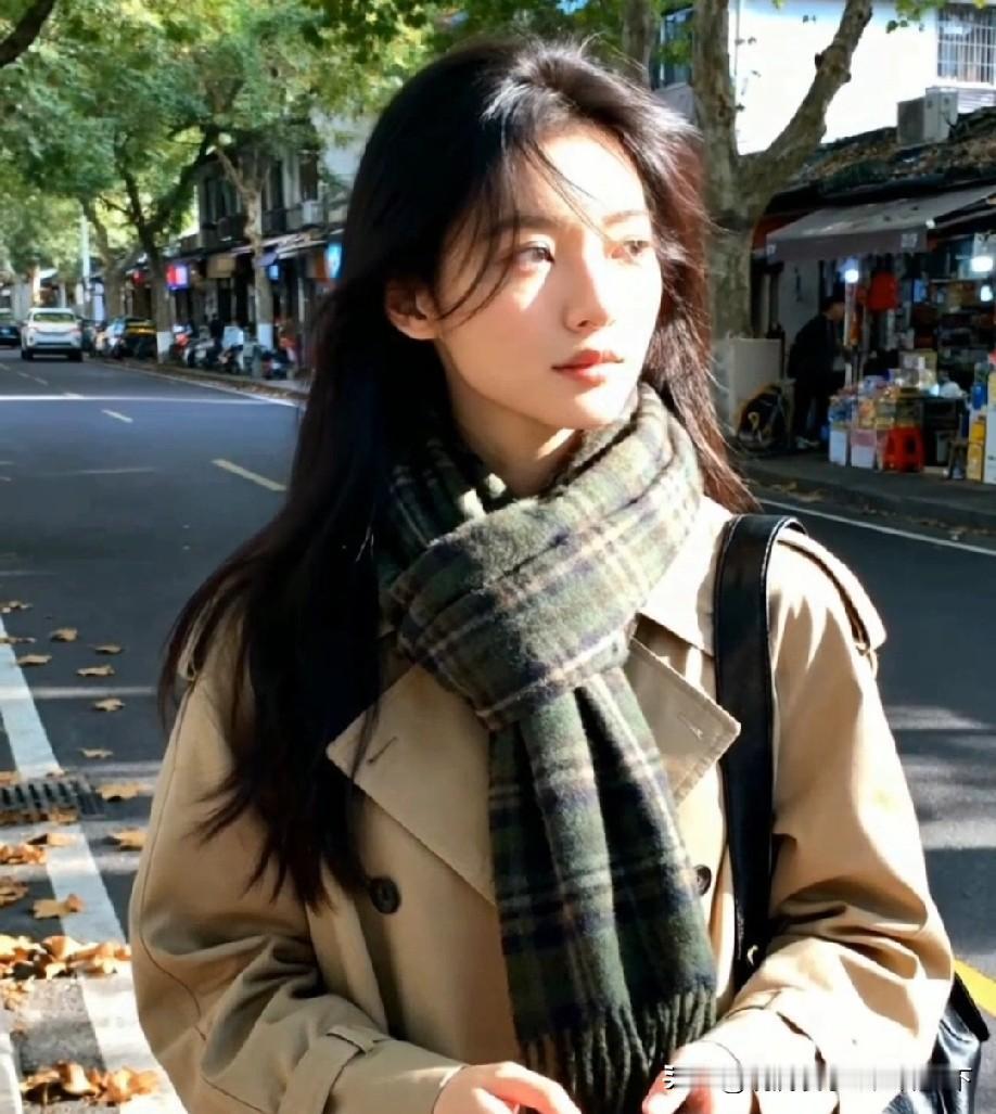 很多男人一辈子都搞不懂，
老婆越来越懂事、越来越独立、越来越沉默，
根本不是她成
