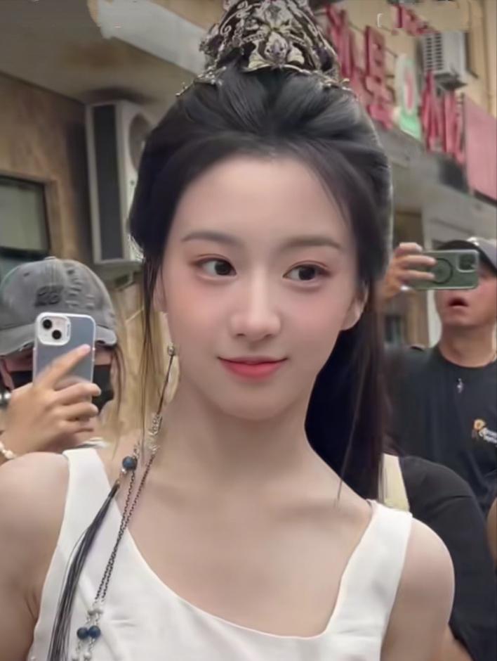 青年演员包上恩，2002年5月23日出生于广东深圳，双子座，长相清纯甜美，以出演