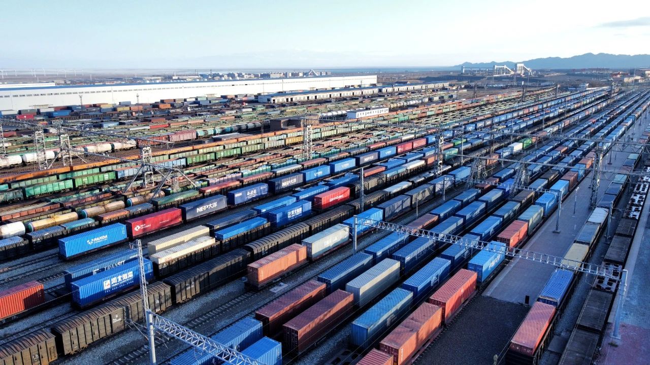 今年，欧盟从中国进口的汽车数量或将首次超过其对华出口。法媒指出，这是中欧汽车贸易