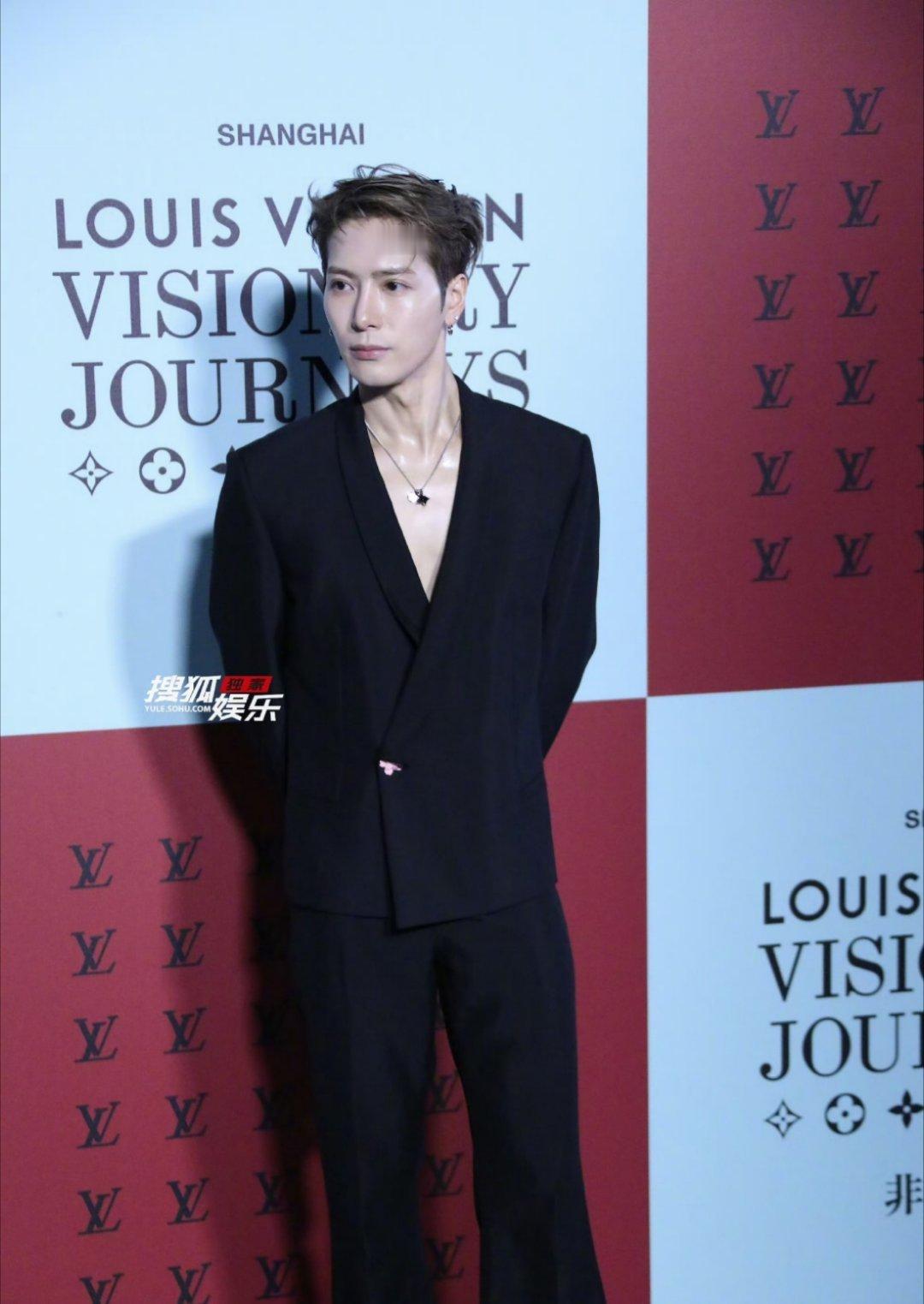王嘉尔自嘲没什么粉丝 大明星都很谦虚的，特别是国际明星王嘉尔 ​​​