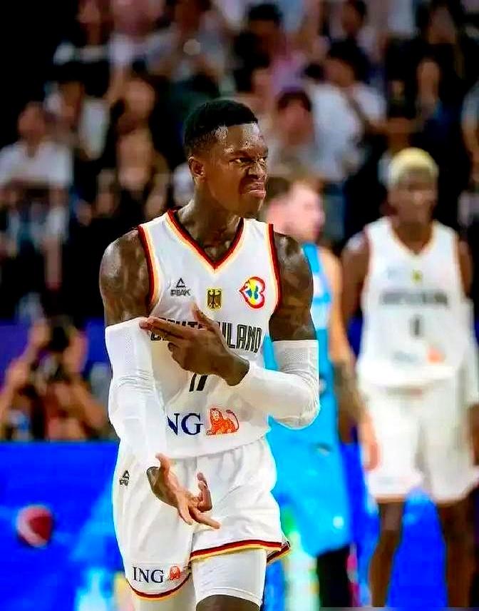 骑士算了一笔账：一个篮球，果然不够两个人分。
 

米切尔的球权使用率飙到32.