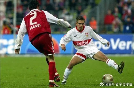 德甲信心场次冲刺 斯图加特VS多特蒙德     斯图加特主场强势，多特蒙德防线迎