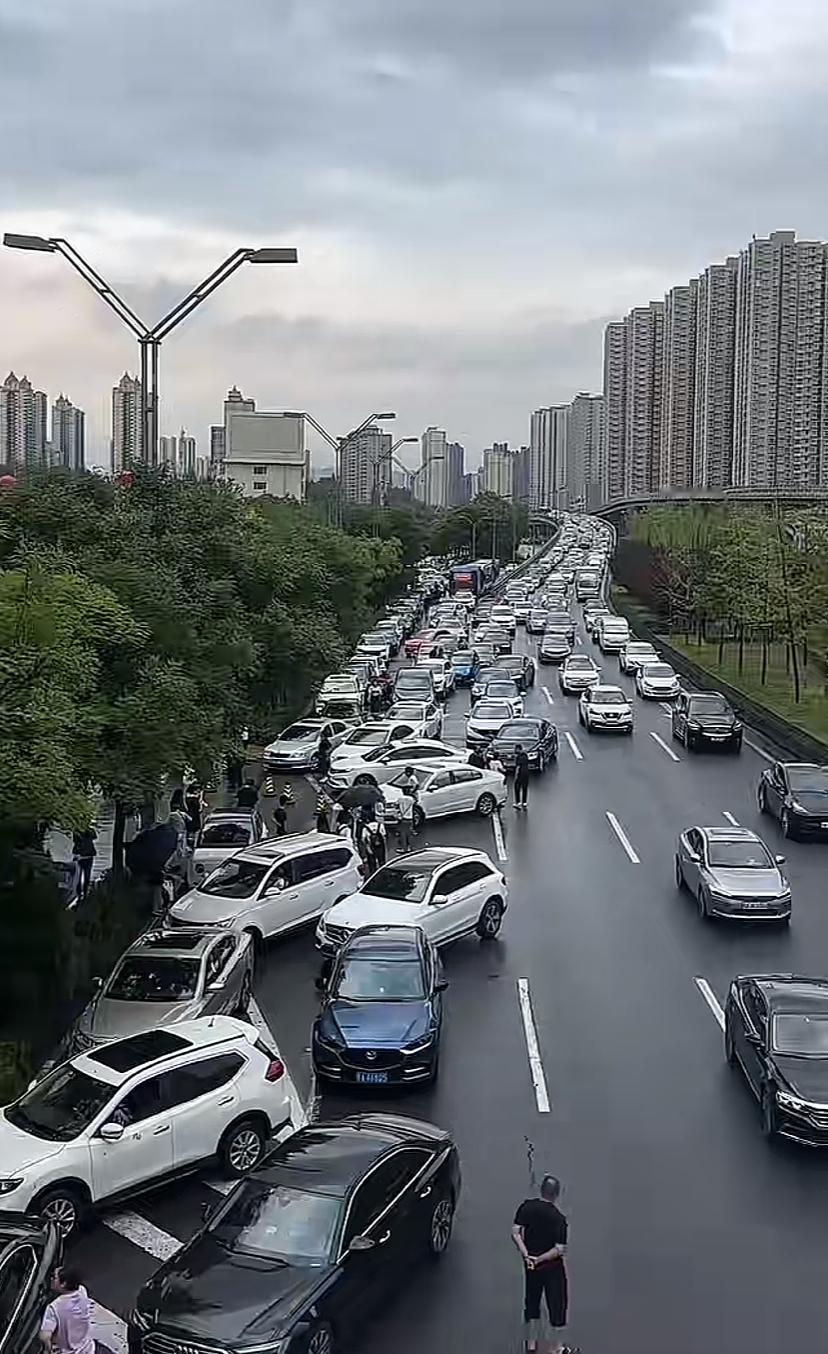 谁说太原的消费不行，谁说超市没有市场了，根本不是，归根结底还是你的超市品质不行，