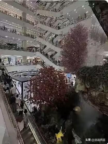 严总跳下去了。西安赛格火了。一个开店网传做到400家的老板就这样舍弃他的员工走了