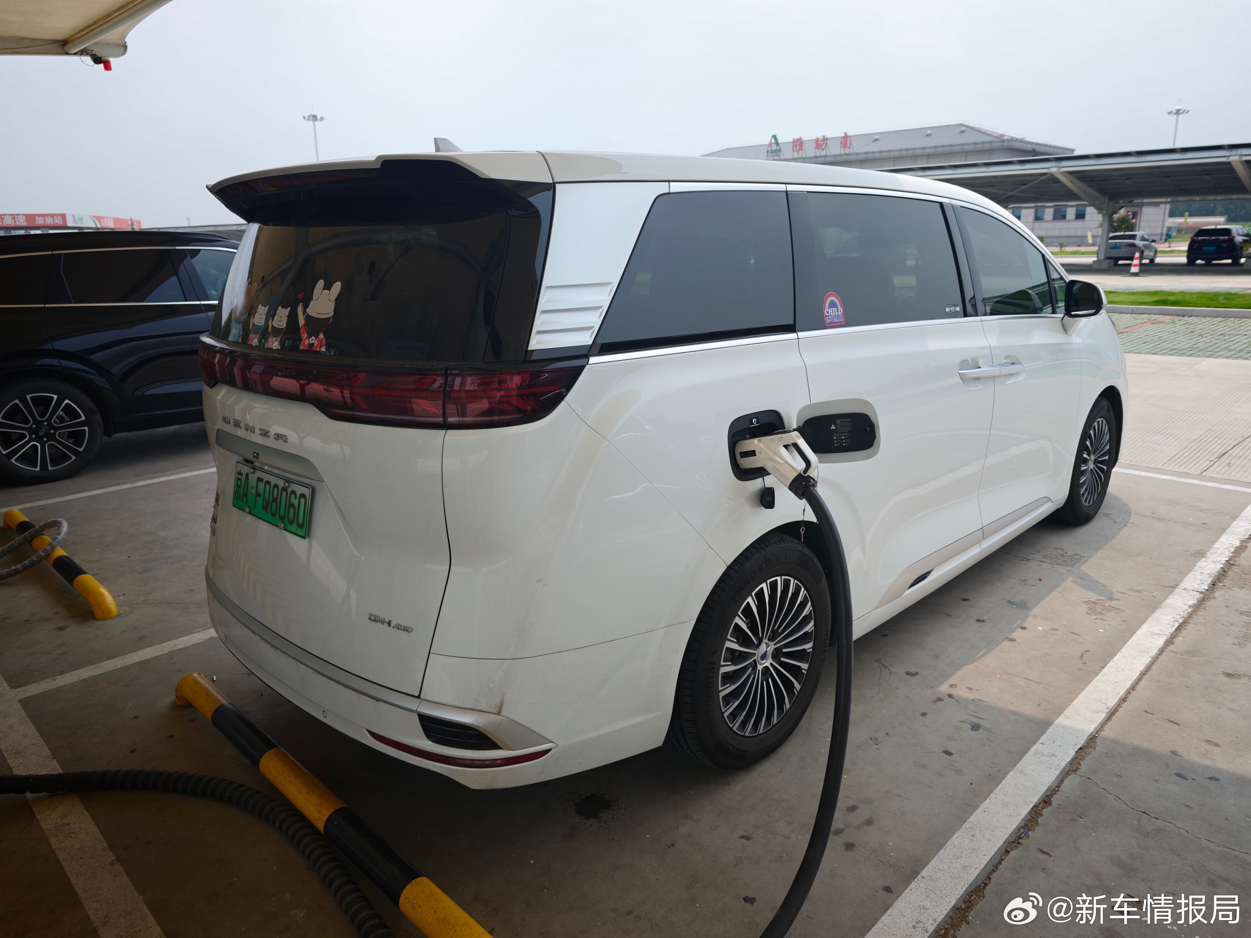 开增程车你舍得用油吗 别说大电池增程了，我这100km+纯电续航的插混车，不到万