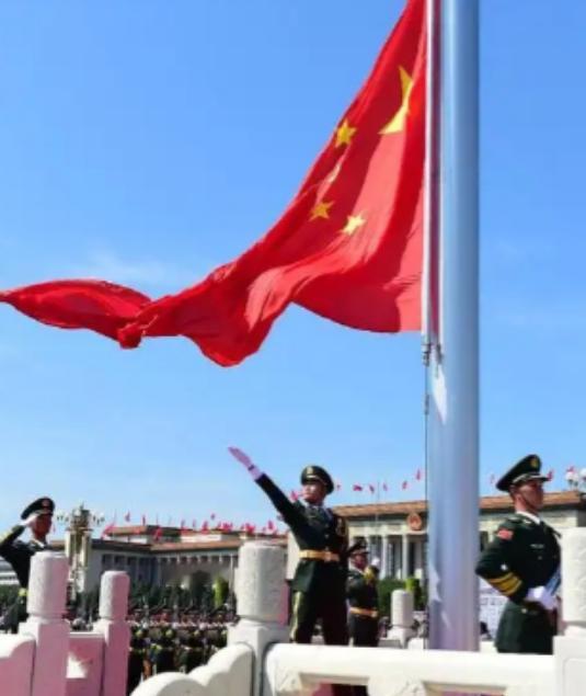 最近网上又飘出个雷人提议：咱们的国歌该换了！理由听着挺"时髦"——奥运会升旗时奏