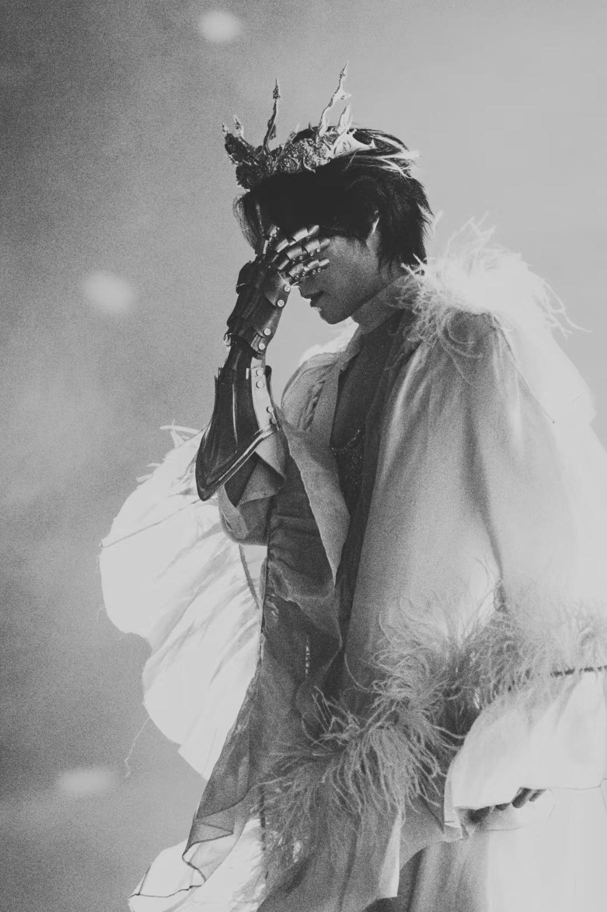 这组抓拍直接拍出艺术照的高级感，神性与氛围感直接拉满，别太会拍了~肖宇梁肖宇梁十