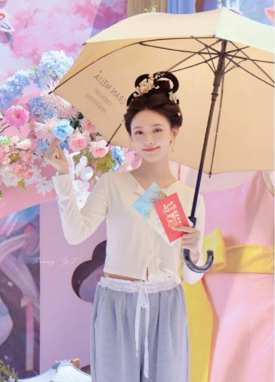 #林允开机好温婉#林允新剧《怎敌她千娇百媚》开机状态真的是好美好温婉呀，这整个人