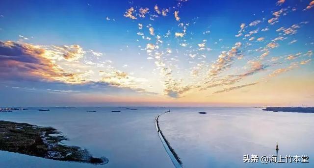 《望海潮  吴淞口》

吴淞春晓，江堤风拂，此季观潮登楼，别样江天。

沧波奔海