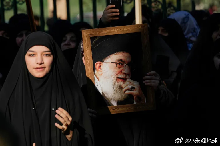哈梅内伊遇害 伊朗国家电视台刚刚证实哈梅内伊遇袭去世 美伊以冲突伊朗发射法塔赫高