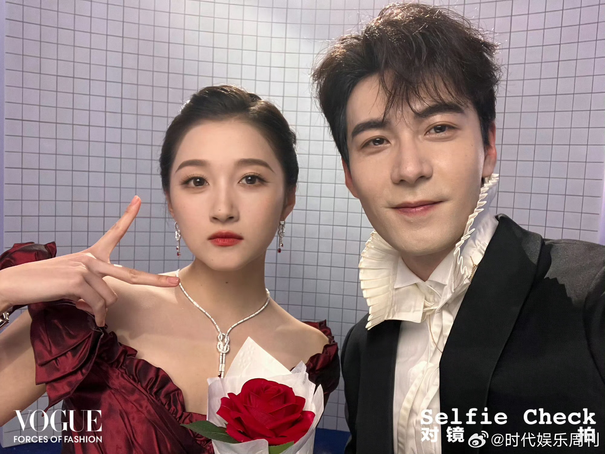 关晓彤陈星旭对镜拍vogue晒了好多关晓彤陈星旭的对镜拍，俊男靓女对我眼睛很好！