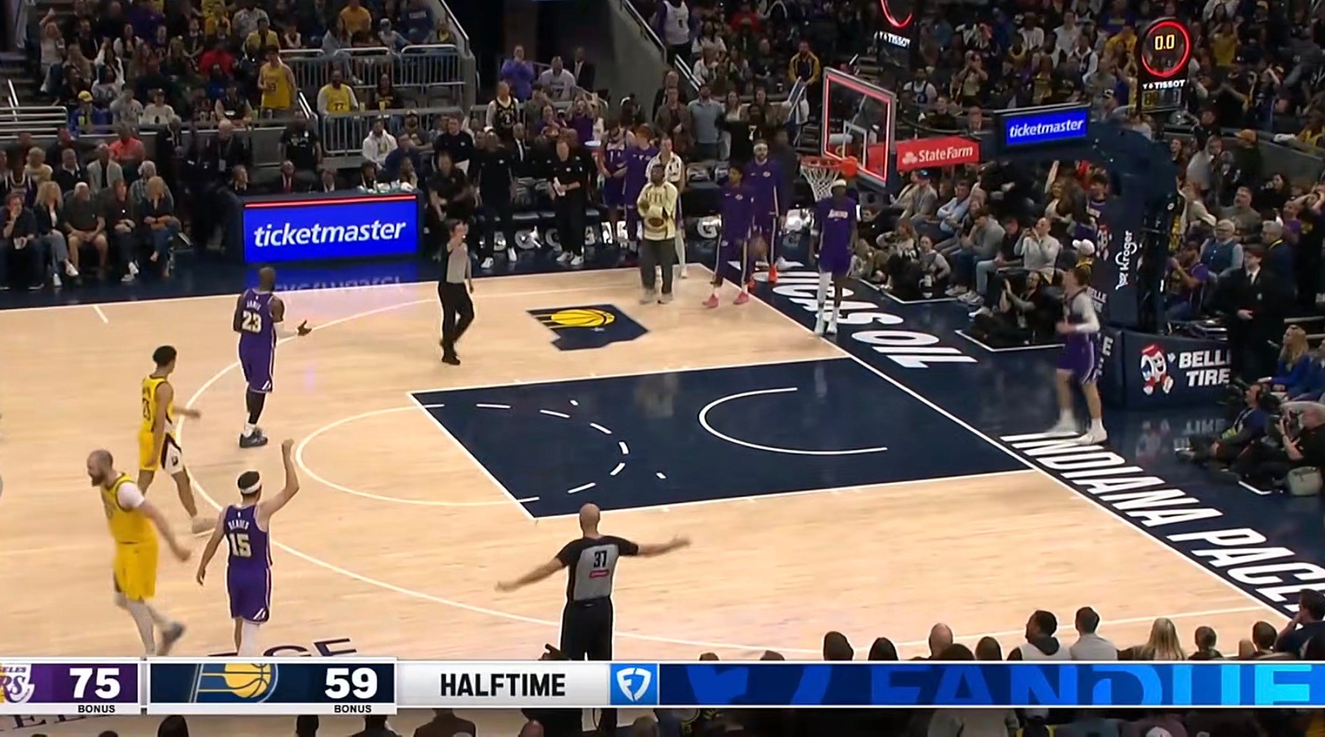 半场湖人75:59领先步行者16分，怎么样？东契奇28分3篮板4助攻，里夫斯7分