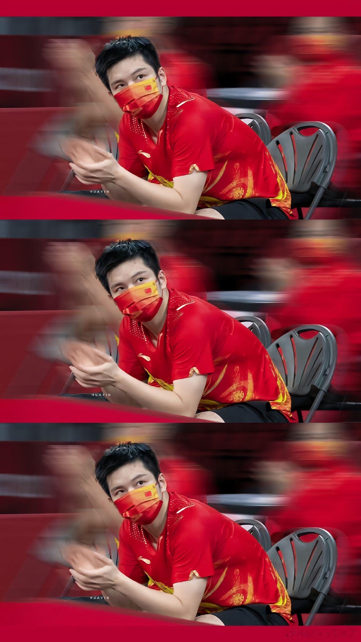 时光碾过赛场， 眼神坚定如一同频。 