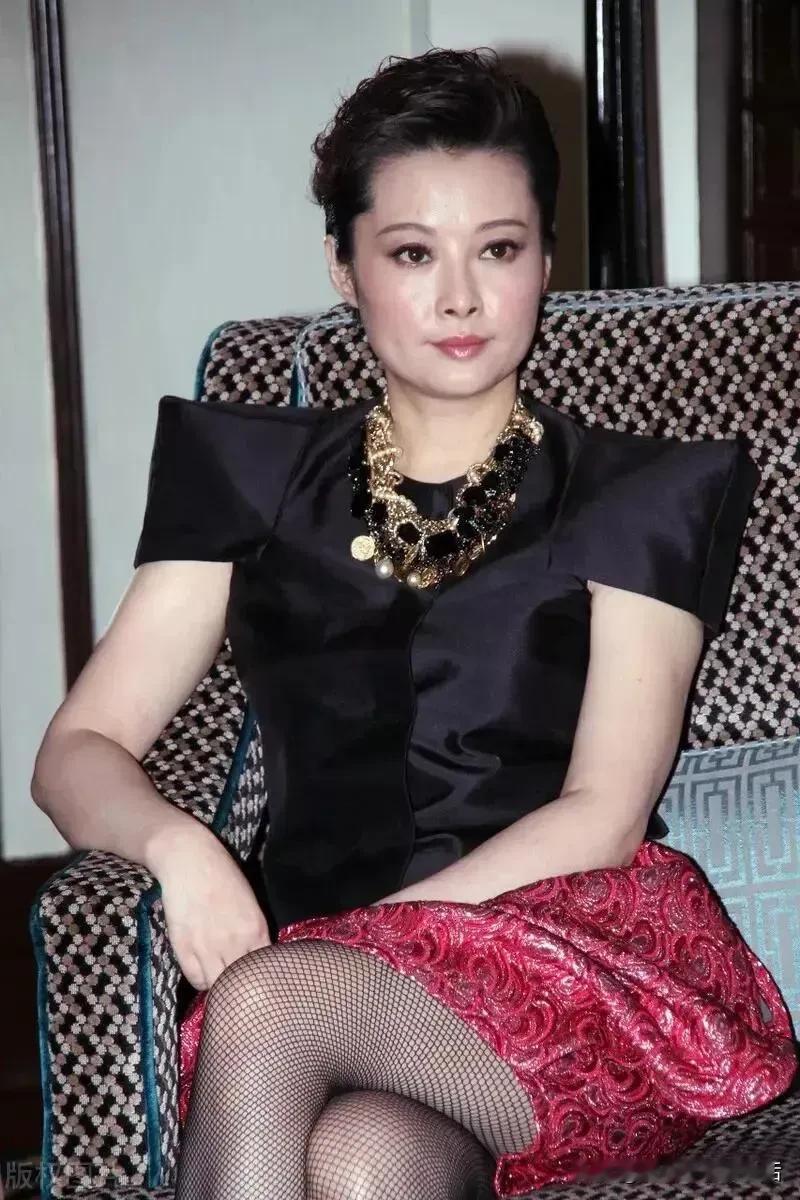 袁立，现在的困境到底是为什么造成的？
是因为她揭露了一些影视圈的乱象吗？还是因为