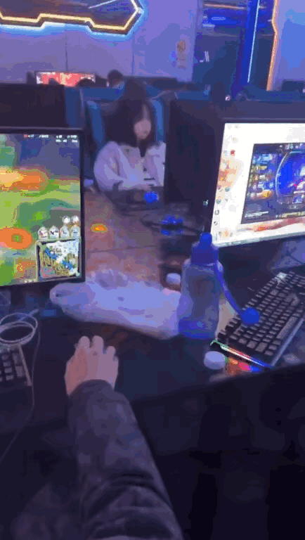 1：就出去玩个游戏，怎么感觉被威胁了似的？
2：企鹅怎么了，为什么要离家出走啊？