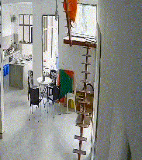 走的这么自信我以为他有点儿道法在身上[what][what][what]