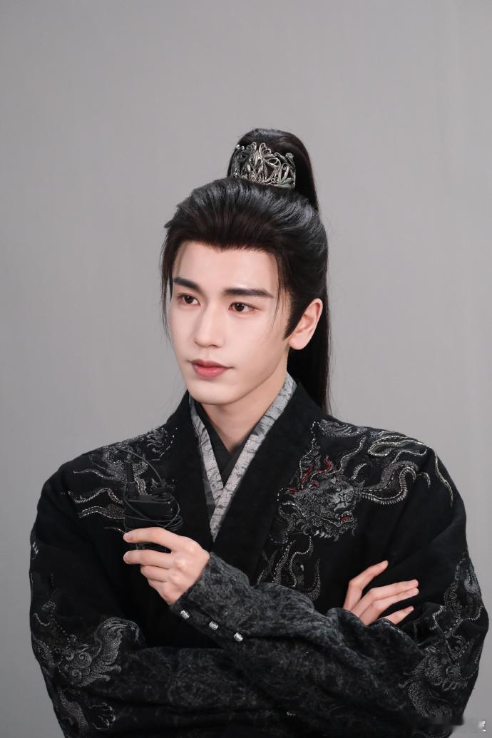 张凌赫逐玉庆功宴伴手礼逐玉庆功宴伴手礼 张凌赫《逐玉》庆功宴伴手礼！是中式巧克力