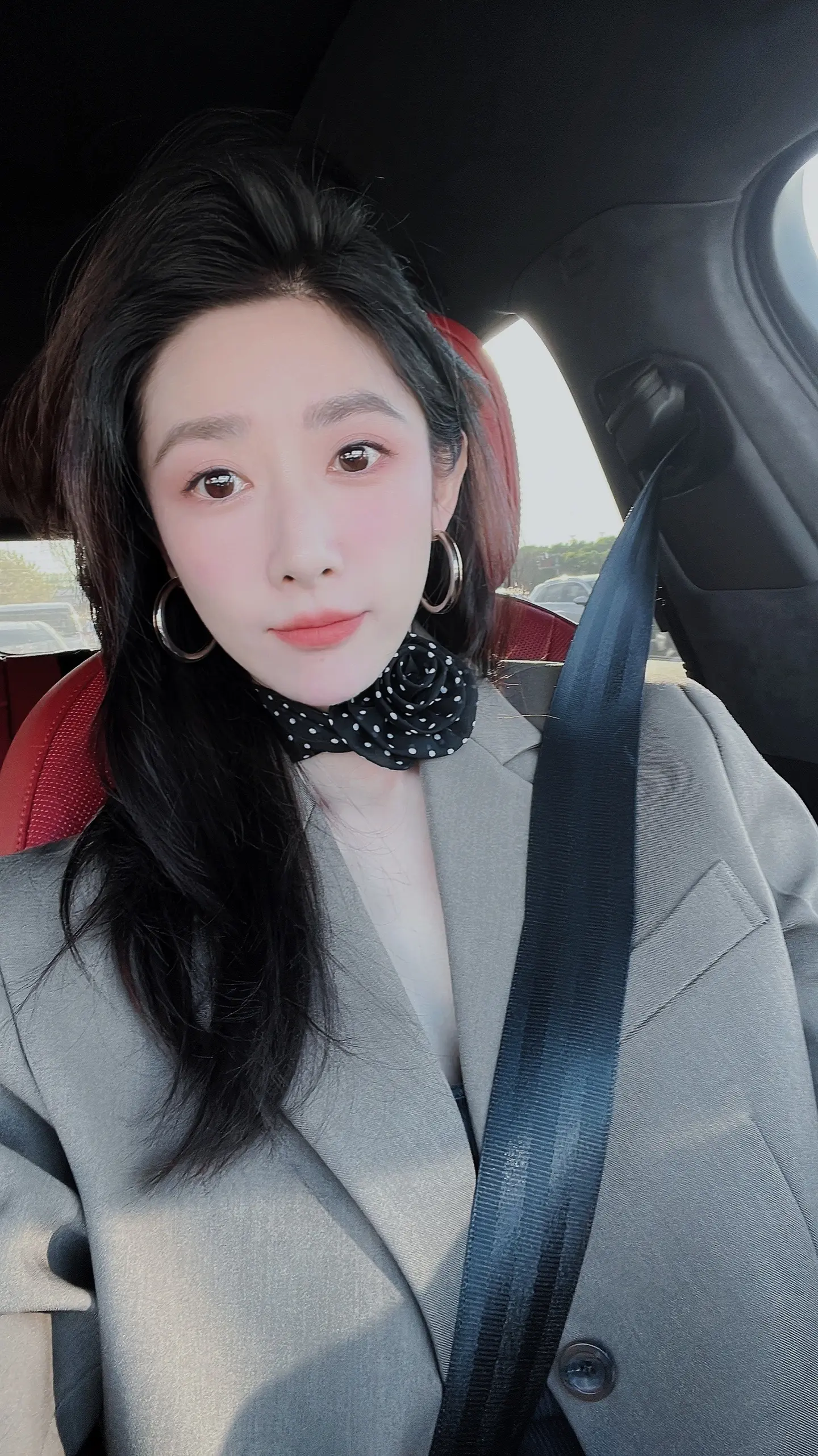 发际线。发际线做了快七个月 每次去护理洗发照光都发现男的头发少的比女的...