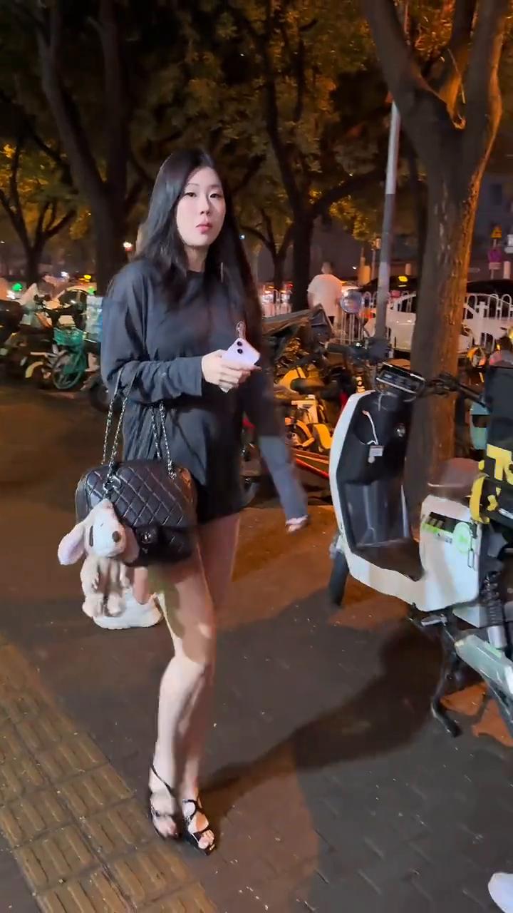 宝贝看镜头，漂亮，今晚真漂亮，太美了，不尴尬，完美。