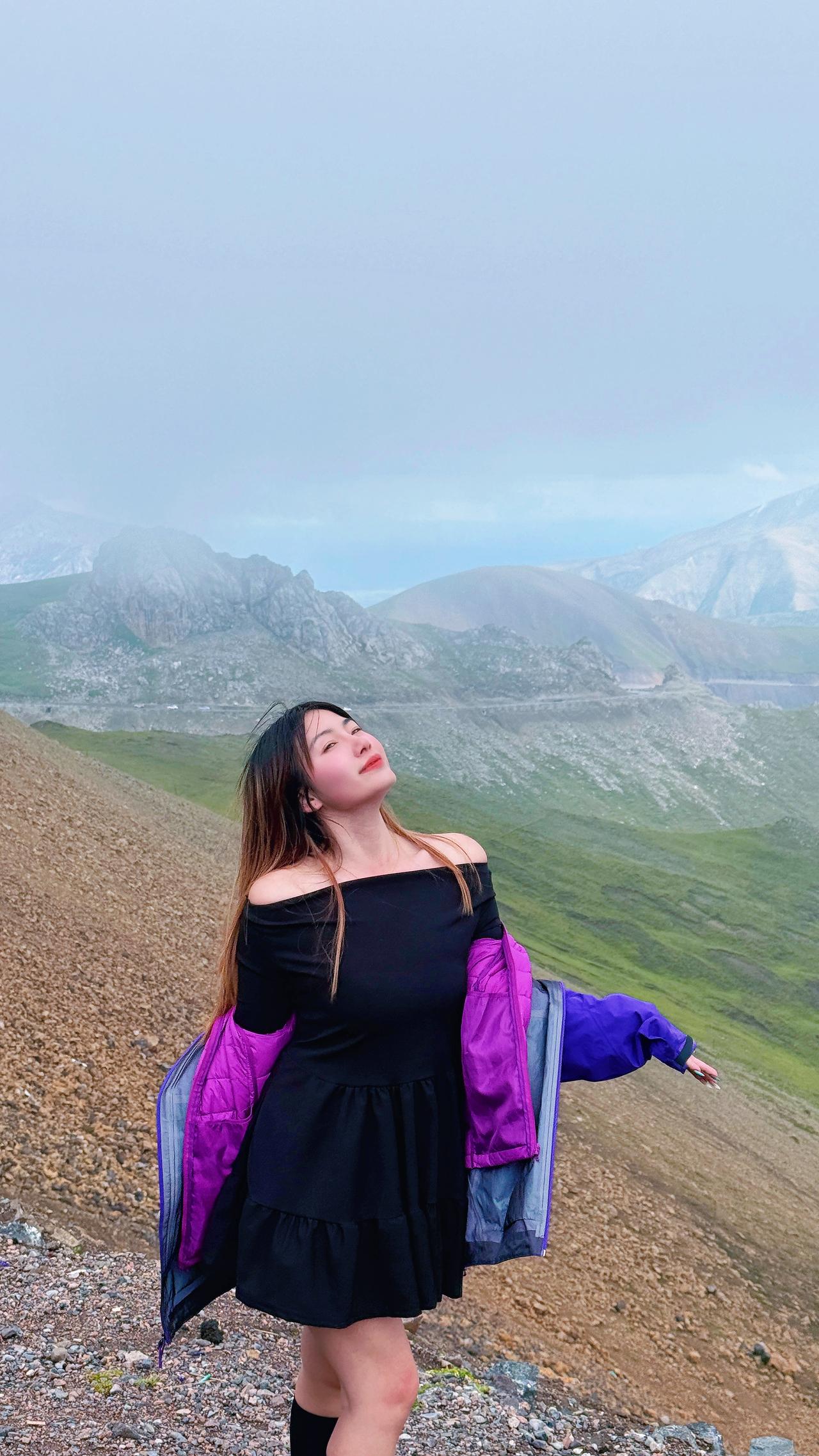 昭苏公路很美很自由
