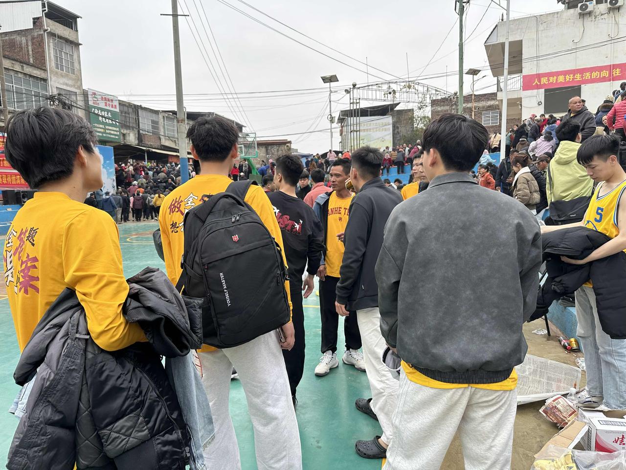 春节期间扶绥县渠旧镇“村BA”篮球赛，是一场新春文体盛宴、乡村振兴抓手、民族团结