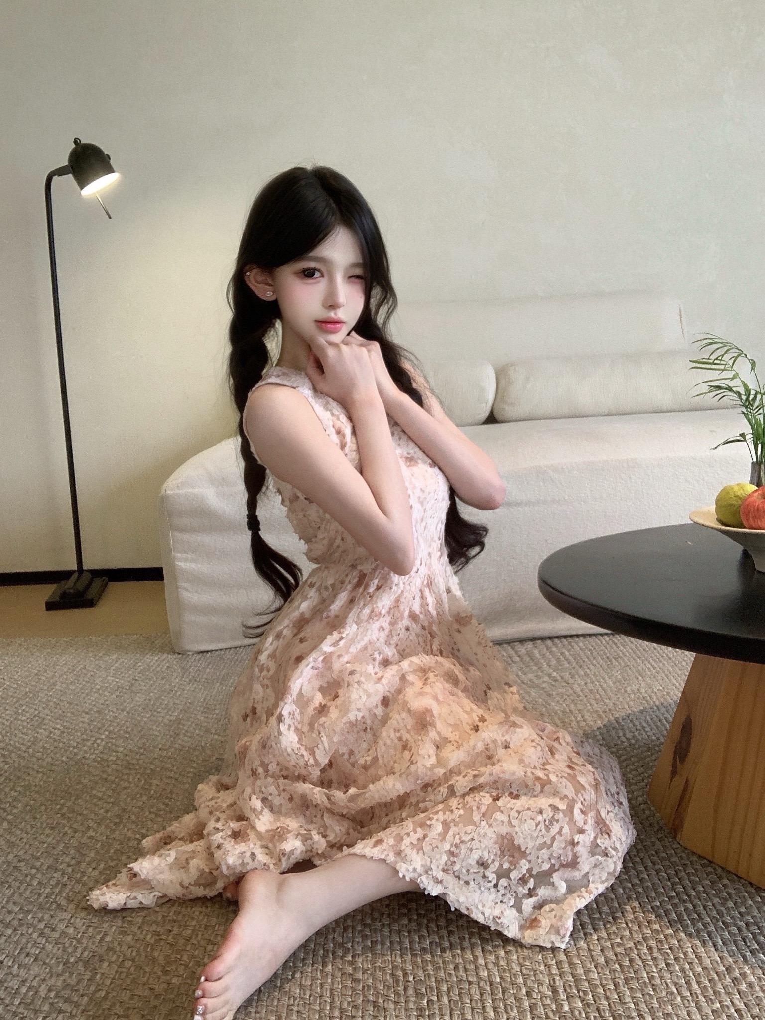 春天 适合以身相许 适合撒下弥天大谎 说千里万里 我都随你去