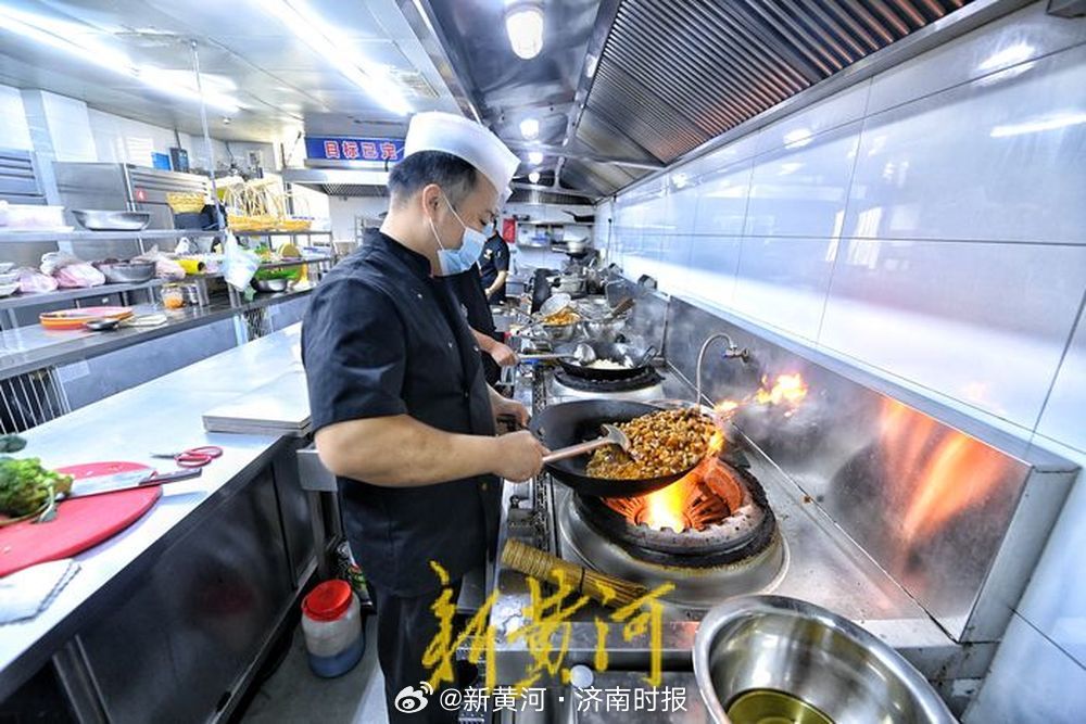 【“餐饮内卷”大潮下#山东餐饮企业破题之策#】今年国庆假期，国内旅游市场迎来新一