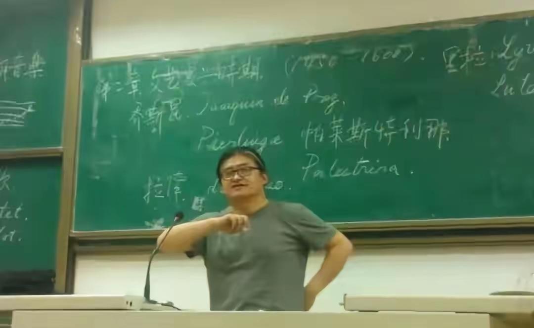 刘欢老师原来只退休三年，也就是说，交了三十几年的社保，结果只拿了三年退休金，人就