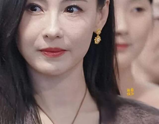 素颜冲浪，张柏芝的传奇底色