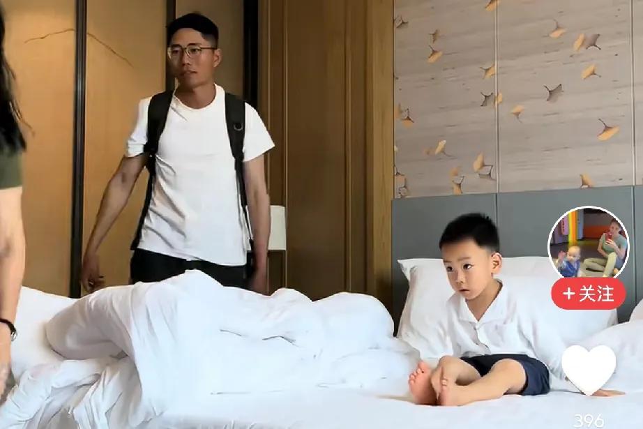 旅行结束了，检查一下，看有没有东西落下的。充电器在桌子上拿了，登记后放在桌子旁边