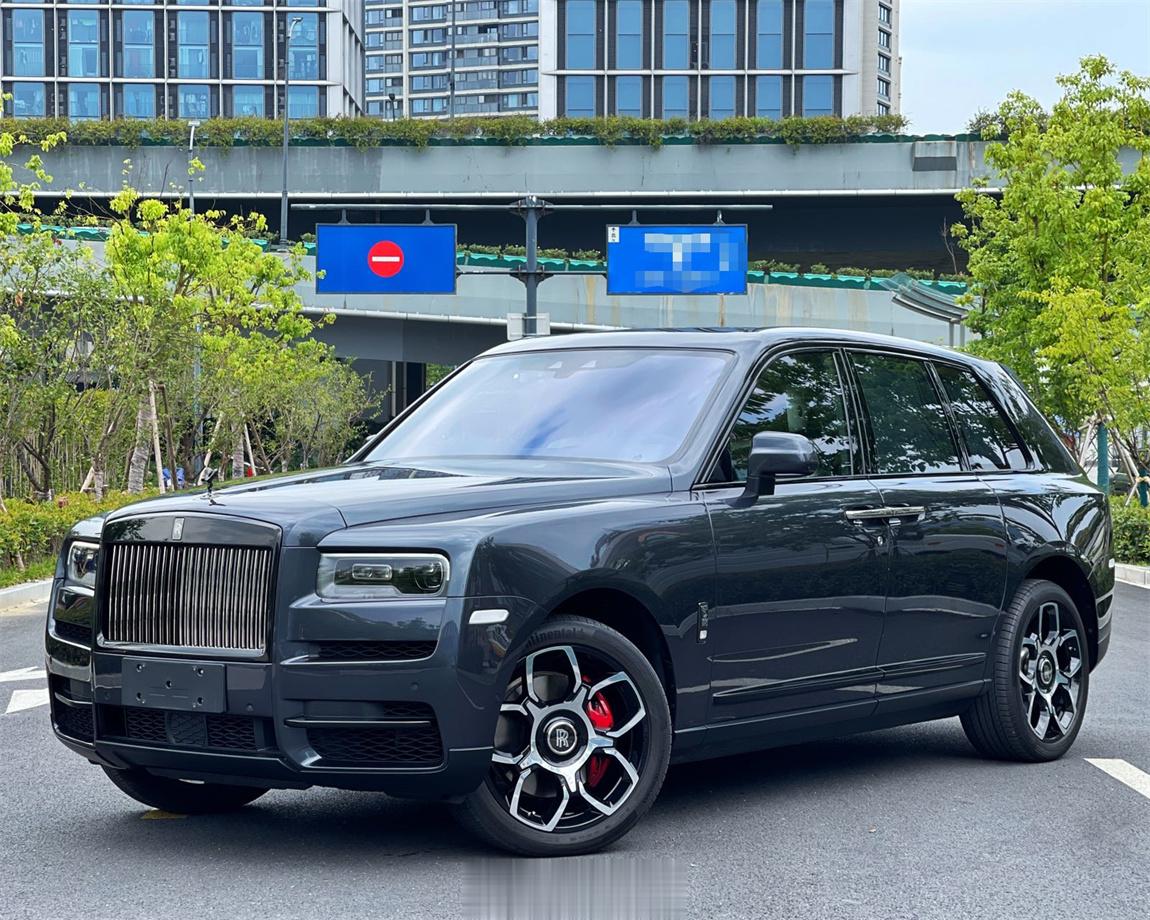 劳斯莱斯 库里南 Black Badge2021年12月上牌，4950公里准新车