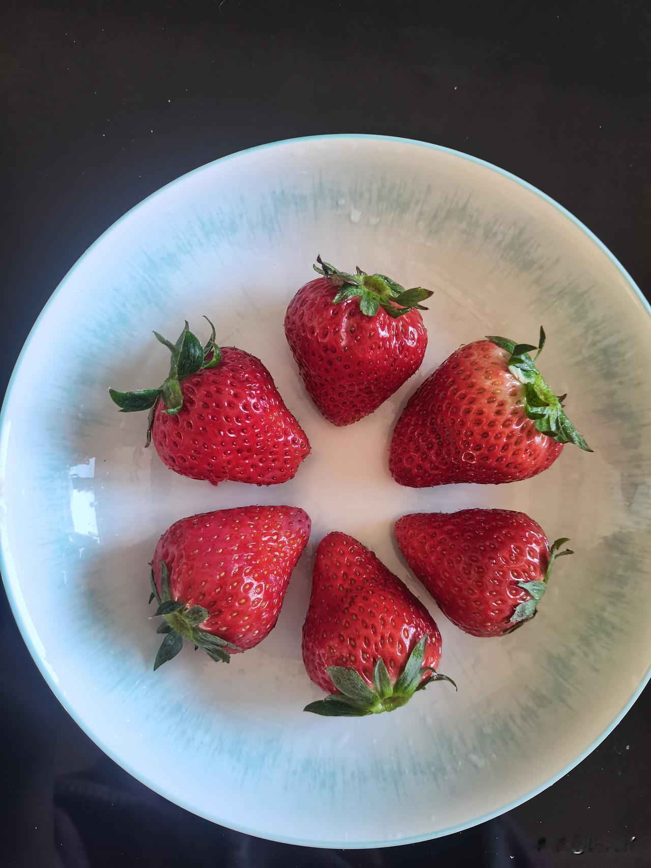 感觉写头条和现实社会一样，都是属于不见刀光剑影的厮杀。

每个来平台写东西的人，