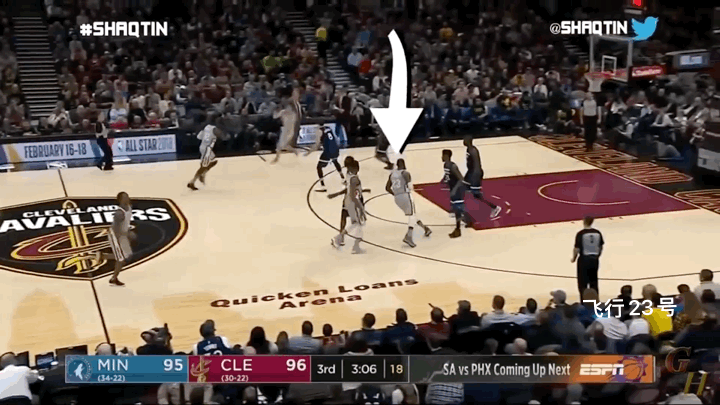 一次不吹，两次还不吹。
詹姆斯就这样被联盟惯坏了。[捂脸]
NBA球员跟裁判连走