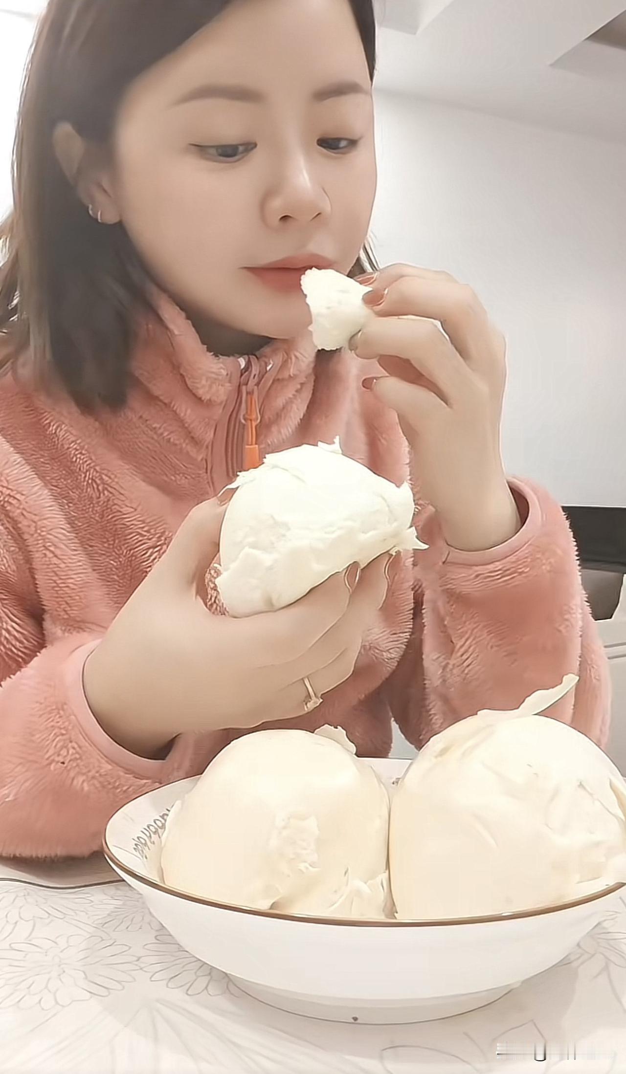 同志们，大家学会节约了吗？

以前，我的早餐至少10块钱，比如一个肠粉、一盒牛奶