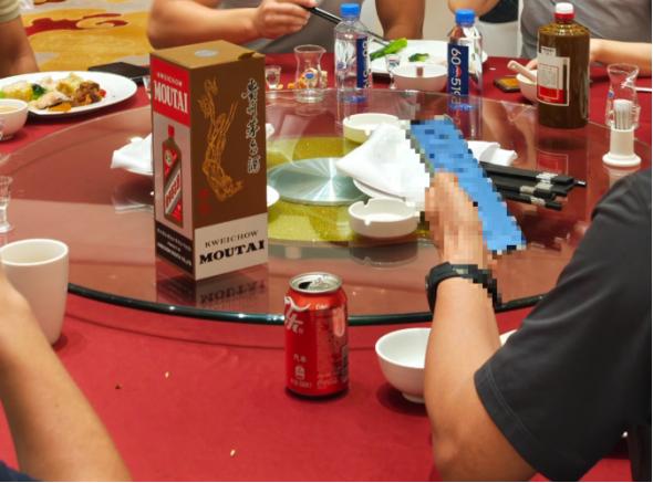 离了个大谱！全世界最大的酒厂开股东会，晚宴上竟然一滴酒都不给喝



2026年