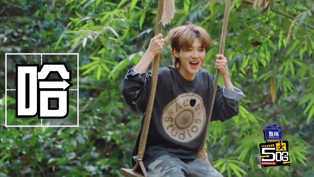 鹿晗脸和手反差感鹿晗脸和手各长各的哈哈哈哈哈 不吹不黑，鹿晗脸和手的反差确实给《