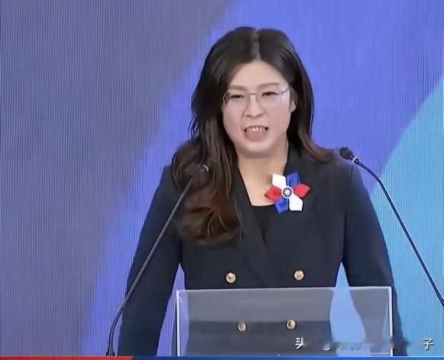郑丽文总裁的就职演讲和平统一是走对的路
思路清晰，逻辑思维敏锐，全程脱稿演讲，佩