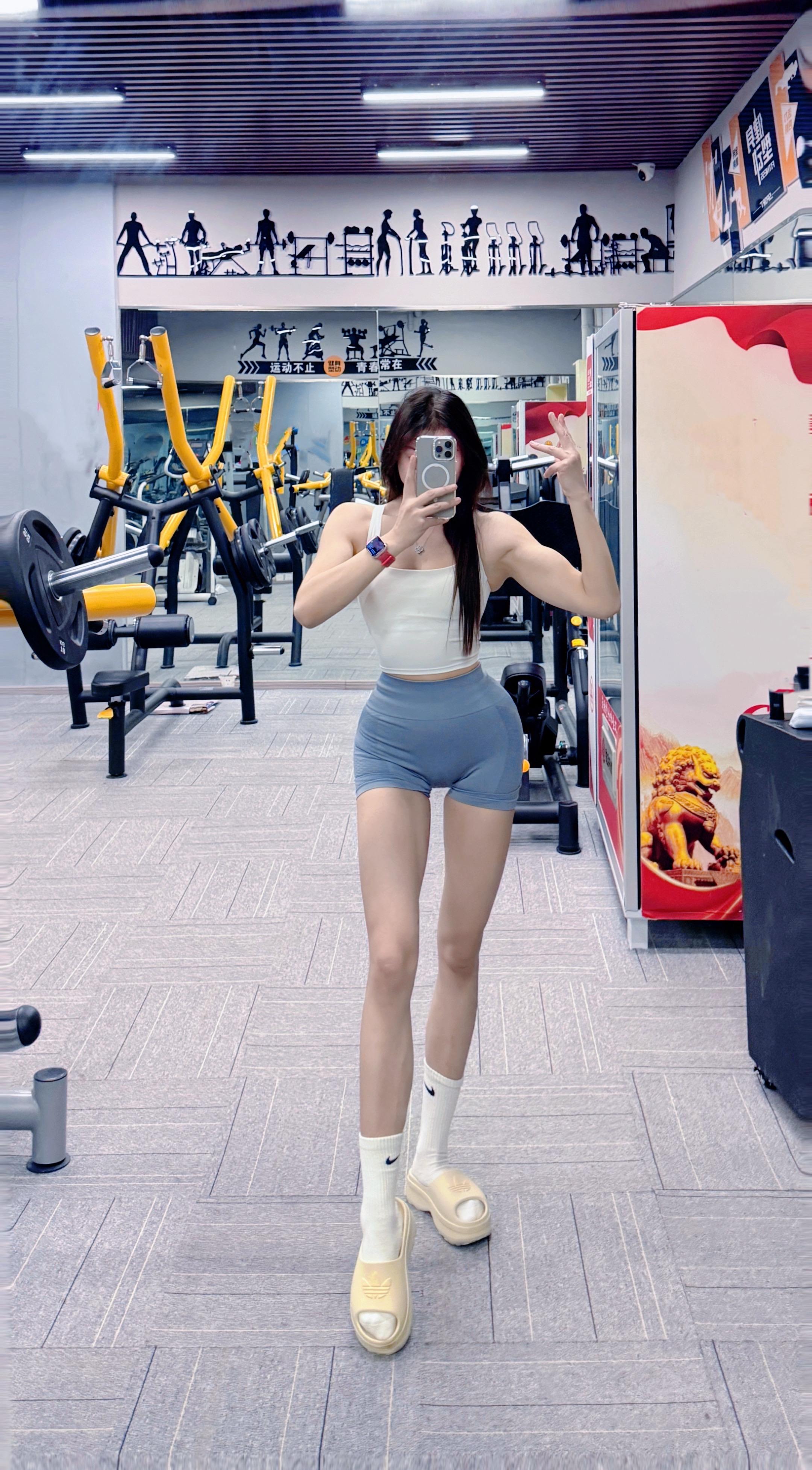 冷冷冰铁掌心温热