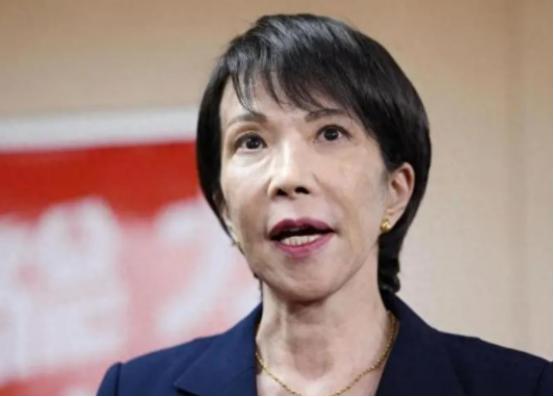 最近日本政坛挺热闹，民调显示高市早苗的自民党在众议院选举中大获全胜。
她深陷“统