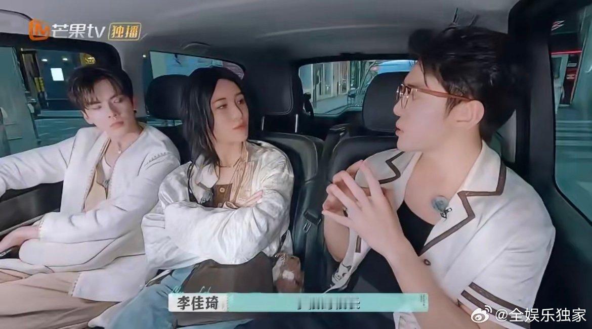 李佳琦被星星孩子治愈到爆哭 《奈娃家族的上学日记》里，治疗犬NEVER用陪伴搭建