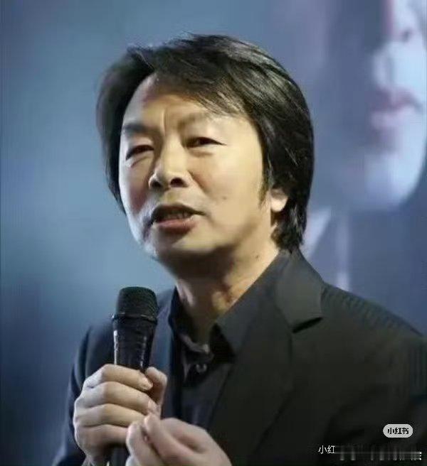 00后班主任帮学生追星刘震云神仙班主任带着全班的心愿奔赴三亚，帮学生当面请教刘震