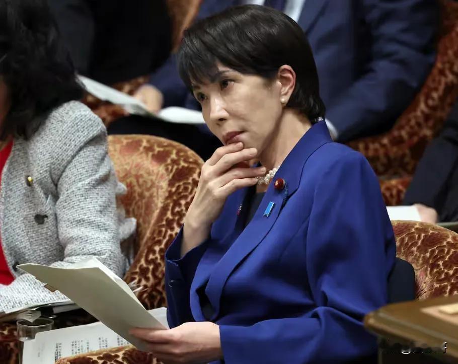 日本突然怂了，高市早苗改口风了，因高市涉台海局势问题谬论所引发中日两国之间的风波