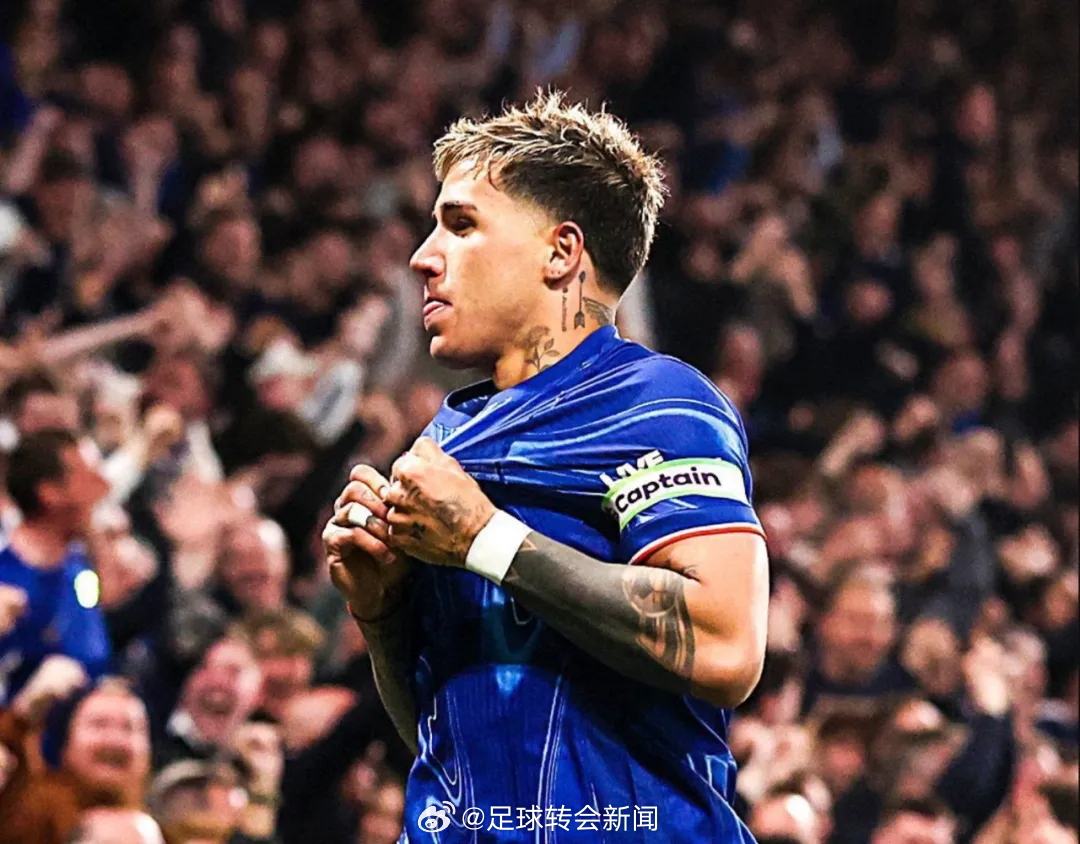 切尔西中场恩佐接受采访时回应了他和皇马的传闻。恩佐说：“没什么，坦白说，啥事都没