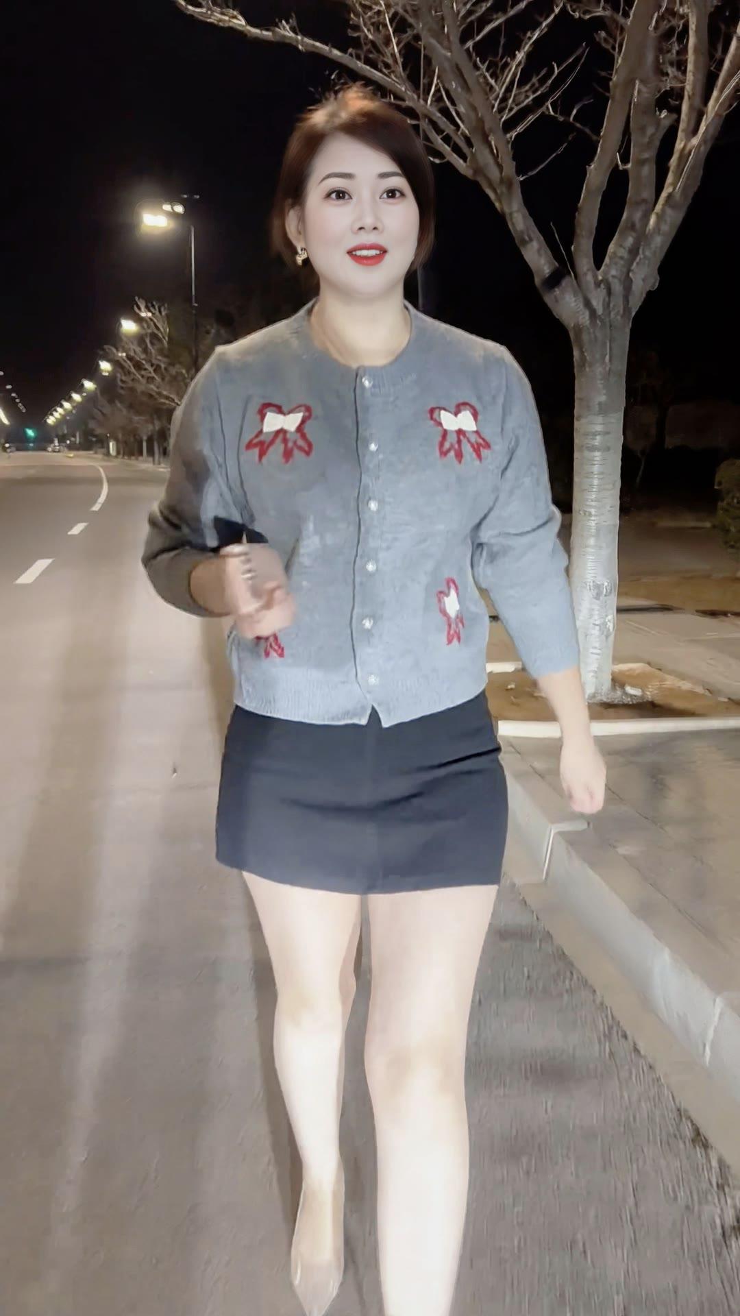 骏马奔腾辞旧岁，吉祥如意迎新春。祝您在马年里事业腾飞，阖家幸福，万事如意