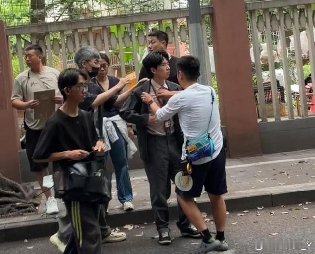 郭麒麟成都瘦到脱相，别再说他颜值崩了，这才是演员最狠的样子 