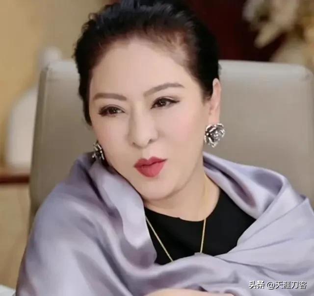 向佑直播首秀翻车？网友：向太又在演苦情戏？

向佑突然空降向佐直播间，二十万人围
