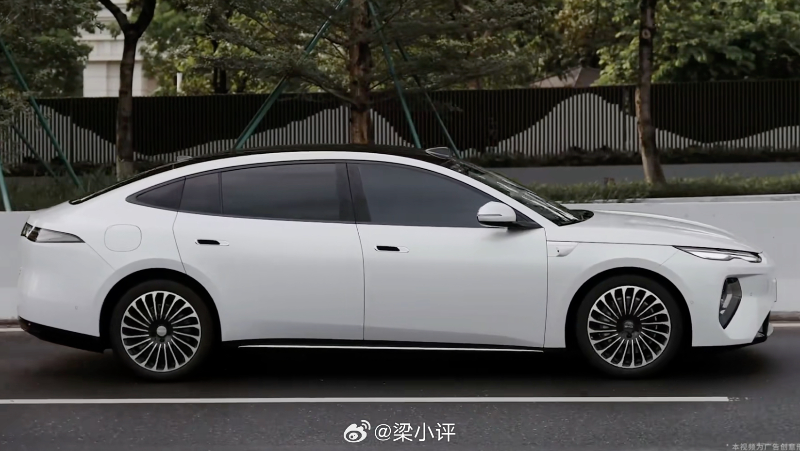 今晚发布的比亚迪海豹08轿车，感觉比亚迪海豹08价格中配配置性价比很不错，二代刀