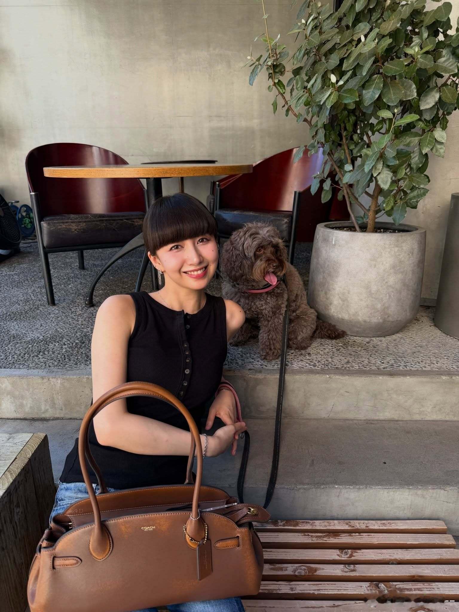 木村心美[超话] 心美ins更新！最近使いすぎてるバッグ👜カフェに最適最高Th